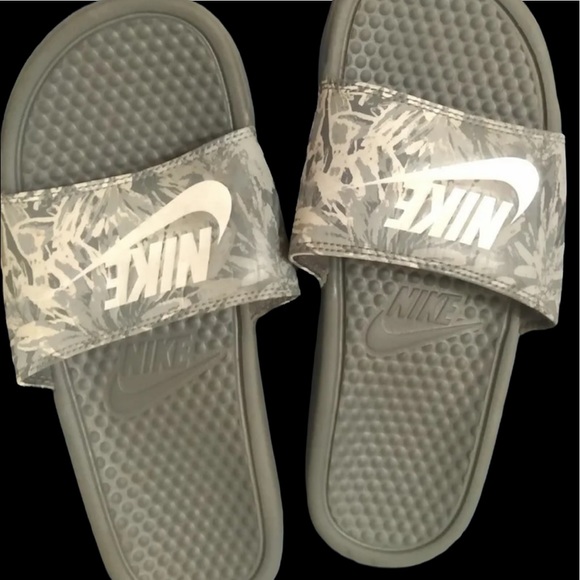 Women’s Nike Slides - Picture 2 of 4